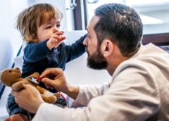 Hito de la medicina molecular: los tratamientos dirigidos logran revertir las complicaciones de la acondroplasia en niños