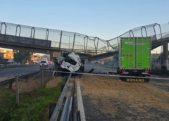Caos en la Panamericana: se derrumbó un puente peatonal en Escobar tras ser embestido por un camión