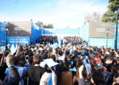 Muestra de fuerza kirchnerista en Parque Lezama: Máximo Kirchner recalentó la interna y pidió «una candidata, no opciones por default»