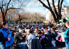 La Plata: Entrega de kits de abrigo e higiene, postas de salud, duchas móviles y alimentación para personas en situación de calle