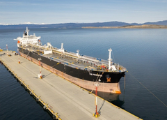 Tensión geopolítica en el Sur: polémica por el amarre de un petrolero británico en el puerto intervenido de Ushuaia