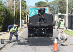 El Municipio ejecutó tareas de reparación asfáltica en el norte y el sur de La Plata