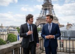 Siempre nos quedará París por Carlos Fara