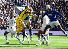 Alarma en la Premier League: se confirmó la lesión ósea de Emiliano Martínez tras un impactante golpe de cabezas