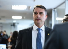 Tensión regional: investigan si Flávio Bolsonaro cruzó a la Argentina para volar hacia Estados Unidos tras un fallo judicial