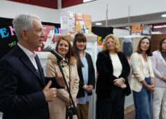 Alak entregó insumos y equipamiento de cocina a 32 instituciones escolares que brindan el SAE